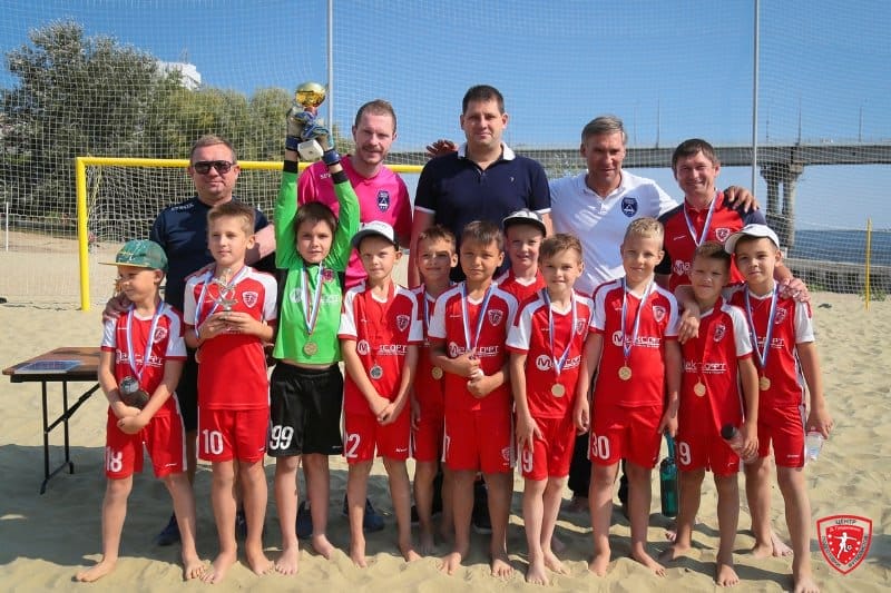 ДФК «Центр Градиленко-Максофт» двумя командами вновь в тройке сильнейших на Фестивале пляжного футбола 2020 по пляжному футболу в Саратове