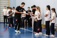 ТРЕНЕРСКИЙ ШТАБ «ЦЕНТРА ГРАДИЛЕНКО» ПРОВЕЛ «УРОКИ ФУТБОЛА» В МАОУ СОШ «АВРОРА» Г. САРАТОВА